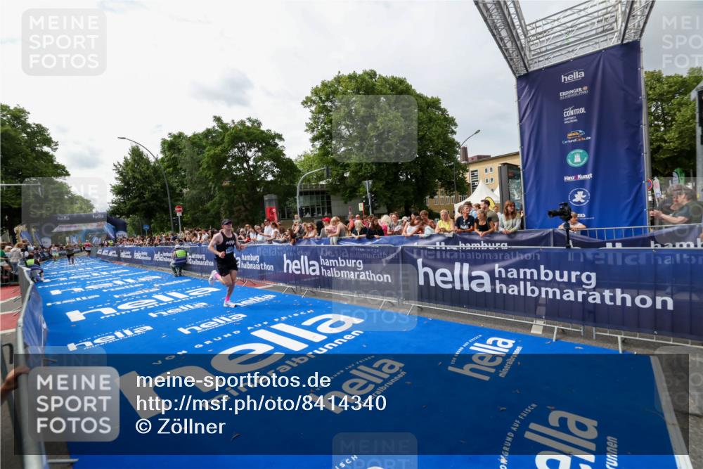 29.06.2025 - hella hamburg halbmarathon Zöllner http://msf.ph/oto/8414340 29.06.2025 10:25:04 Ziel 2483, 10867, 11078, 15483 meine-sportfotos.de