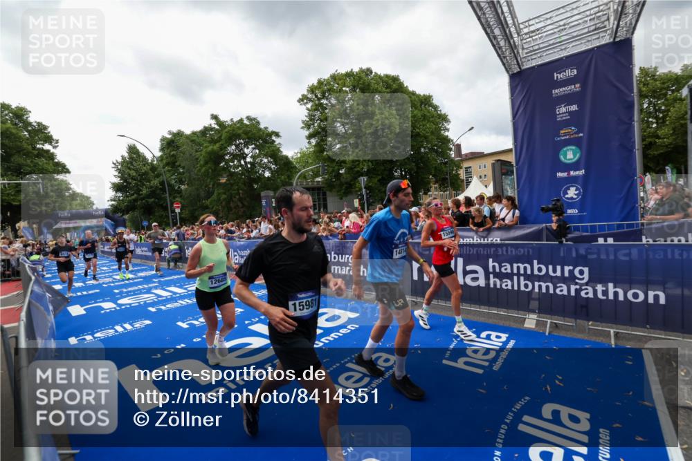 29.06.2025 - hella hamburg halbmarathon Zöllner http://msf.ph/oto/8414351 29.06.2025 10:48:19 Ziel 7599, 8916, 9770, 11211, 11467, 12685, 14797, 14814, 15590, 15629, 15735, 15981, 18963, 19127 meine-sportfotos.de
