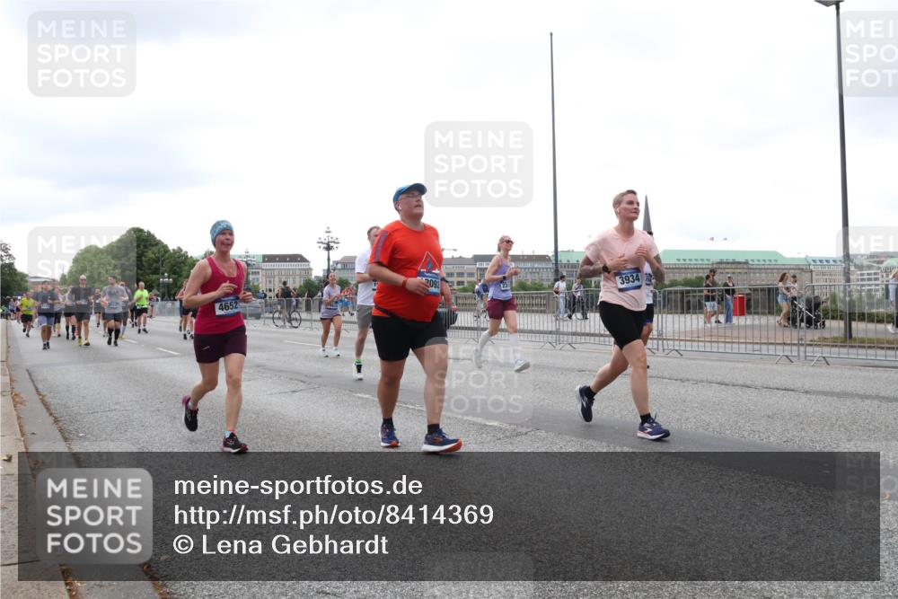 29.06.2025 - hella hamburg halbmarathon Lena Gebhardt http://msf.ph/oto/8414369 29.06.2025 10:51:24 Lombardsbrücke 4652, 3092, 3934, 1203, 1208, 1404, 1478, 1617, 1997, 2202, 2308, 2358, 2380, 2484, 2485, 2593, 2736, 2778, 2859, 3240, 3934, 4156, 4652, 4713, 4748, 4808, 4878, 4920, 5286, 5289, 5291, 5357, 5394, 5530, 5716, 5717, 6007, 6091, 6885, 6945, 6954, 6961, 7012, 7769, 7770, 7771, 7825, 7841, 7871, 7992, 8040, 8125, 8399, 8410, 8672, 9166, 9167, 9340, 9462, 9582, 9583, 9763, 10496, 10552, 11034, 11052, 11252, 11268, 11575, 11875 meine-sportfotos.de