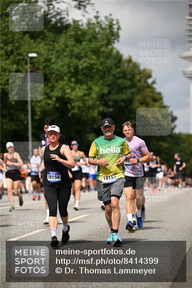 29.06.2025 - hella hamburg halbmarathon Dr. Thomas Lammeyer http://msf.ph/oto/8414399 29.06.2025 10:44:41 Kennedybrücke 1058, 1291, 1586, 1899, 2109, 2254, 2515, 2572, 2888, 3607, 3808, 4271, 5263, 5654, 5701, 5702, 5901, 5975, 6363, 6673, 6866, 6876, 6920, 7174, 8107, 8391, 8739, 8815, 8984, 9187, 9195, 9468, 9495, 9977, 10474, 10806, 10833, 11244 meine-sportfotos.de