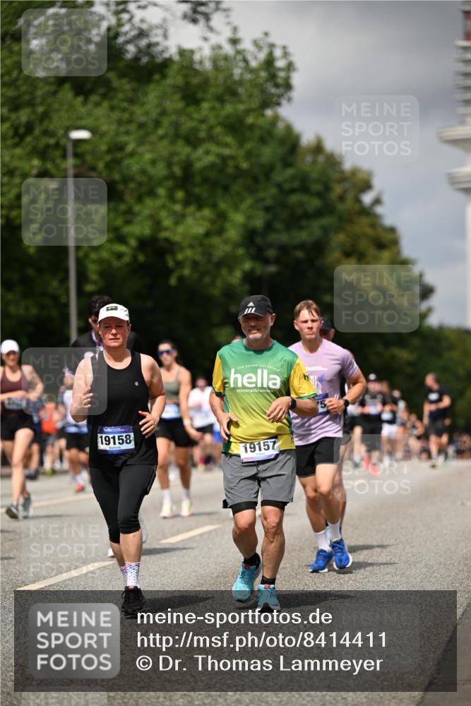 29.06.2025 - hella hamburg halbmarathon Dr. Thomas Lammeyer http://msf.ph/oto/8414411 29.06.2025 10:44:41 Kennedybrücke 1058, 1291, 1586, 1899, 2109, 2254, 2515, 2572, 2888, 3607, 3808, 4271, 5263, 5654, 5701, 5702, 5901, 5975, 6363, 6673, 6866, 6876, 6920, 7174, 8107, 8391, 8739, 8815, 8984, 9187, 9195, 9468, 9495, 9977, 10474, 10806, 10833, 11244 meine-sportfotos.de