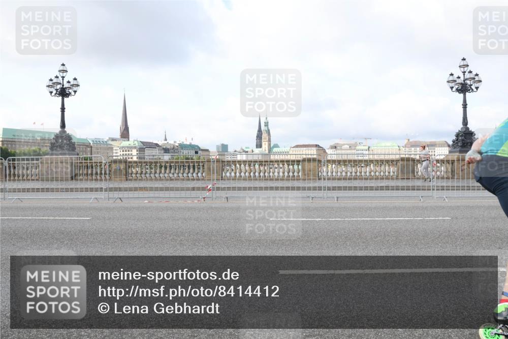29.06.2025 - hella hamburg halbmarathon Lena Gebhardt http://msf.ph/oto/8414412 29.06.2025 08:55:54 Lombardsbrücke  meine-sportfotos.de
