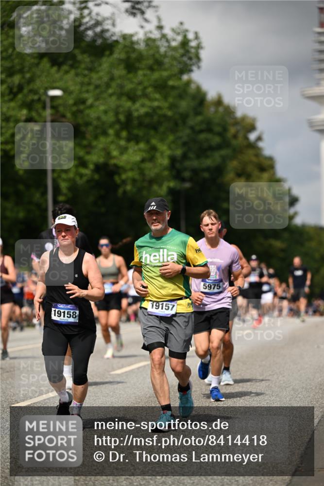 29.06.2025 - hella hamburg halbmarathon Dr. Thomas Lammeyer http://msf.ph/oto/8414418 29.06.2025 10:44:42 Kennedybrücke 1037, 1058, 1291, 1586, 1899, 2109, 2254, 2515, 2572, 2888, 3607, 3810, 4271, 5263, 5351, 5654, 5701, 5702, 5901, 5975, 6229, 6363, 6673, 6866, 6876, 6920, 7174, 8107, 8391, 8739, 8815, 8984, 9187, 9195, 9468, 9495, 9977, 10474, 10806, 10833, 11244 meine-sportfotos.de