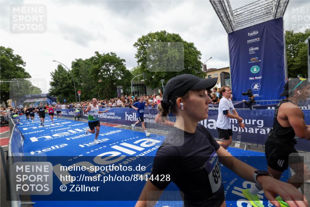 29.06.2025 - hella hamburg halbmarathon Zöllner http://msf.ph/oto/8414428 29.06.2025 10:48:23 Ziel 1537, 5129, 5528, 6923, 7367, 7599, 8216, 9770, 11211, 11467, 14797, 15629, 15735, 17745, 17982, 18963, 19127 meine-sportfotos.de