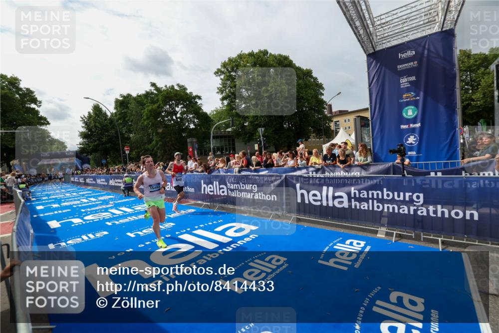 29.06.2025 - hella hamburg halbmarathon Zöllner http://msf.ph/oto/8414433 29.06.2025 10:25:11 Ziel 8376, 11078, 13913, 15483 meine-sportfotos.de