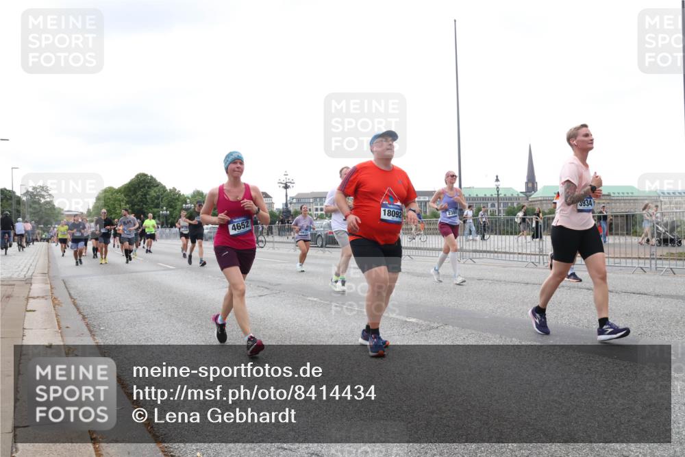 29.06.2025 - hella hamburg halbmarathon Lena Gebhardt http://msf.ph/oto/8414434 29.06.2025 10:51:24 Lombardsbrücke 4652, 18092, 3934, 1203, 1208, 1404, 1478, 1617, 1997, 2202, 2308, 2358, 2380, 2484, 2485, 2593, 2736, 2778, 2859, 3240, 3934, 4156, 4652, 4713, 4748, 4808, 4878, 4920, 5286, 5289, 5291, 5357, 5394, 5530, 5716, 5717, 6007, 6091, 6885, 6945, 6954, 6961, 7012, 7769, 7770, 7771, 7825, 7841, 7871, 7992, 8040, 8125, 8399, 8410, 8672, 9166, 9167, 9340, 9462, 9582, 9583, 9763, 10496, 10552, 11034, 11052, 11252, 11268, 11575, 11875 meine-sportfotos.de