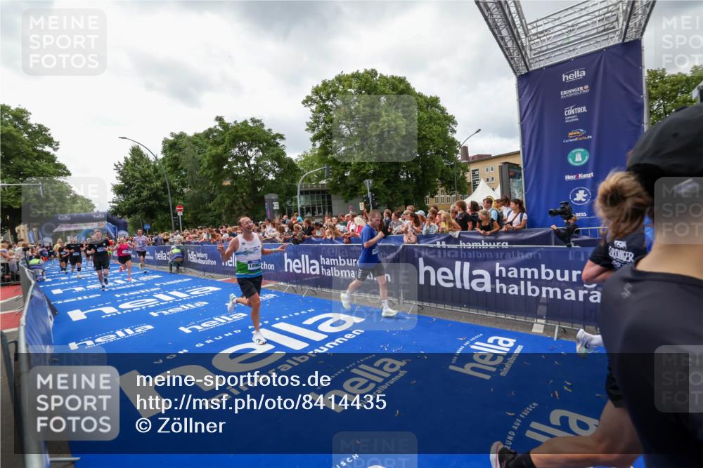 29.06.2025 - hella hamburg halbmarathon Zöllner http://msf.ph/oto/8414435 29.06.2025 10:48:23 Ziel 1537, 5129, 5528, 6923, 7367, 7599, 8216, 9770, 11211, 11467, 14797, 15629, 15735, 17745, 17982, 18963, 19127 meine-sportfotos.de