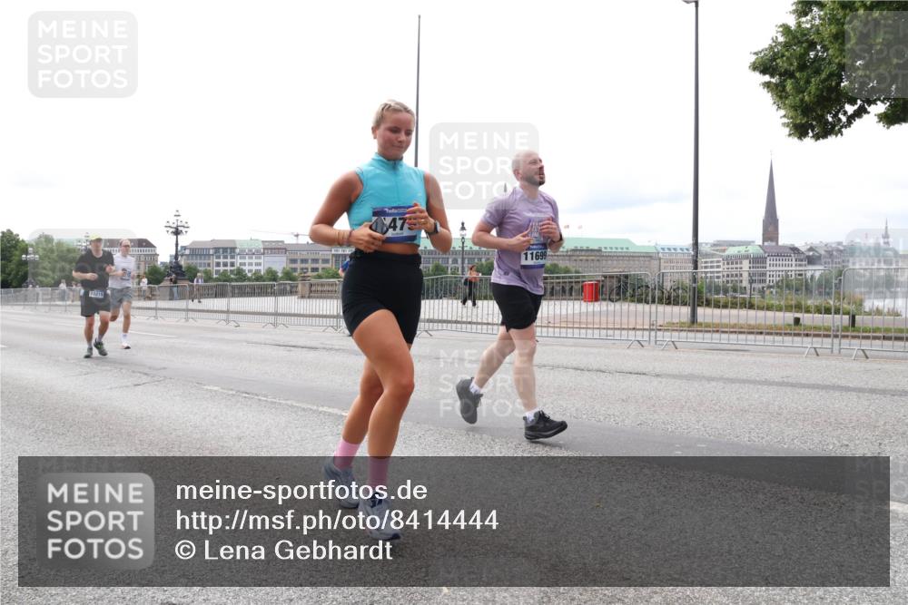 29.06.2025 - hella hamburg halbmarathon Lena Gebhardt http://msf.ph/oto/8414444 29.06.2025 10:26:02 Lombardsbrücke 10219, 47, 11699, 1305, 1479, 1481, 3343, 3617, 3765, 4267, 4268, 4315, 4378, 4797, 5028, 5497, 6159, 6663, 8276, 8306, 8674, 8881, 9811, 10104, 10219, 11107, 11139, 11596, 11699, 11828, 11859, 12074, 12505, 12826, 12827, 12838, 12945, 12946, 13653, 14063, 14179, 14223, 14356, 14726, 14936, 16289, 16354, 16381, 16927, 17369, 19144 meine-sportfotos.de