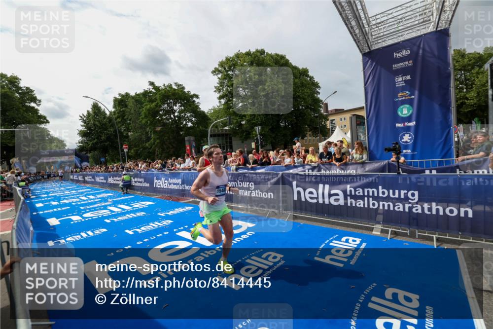 29.06.2025 - hella hamburg halbmarathon Zöllner http://msf.ph/oto/8414445 29.06.2025 10:25:11 Ziel 8376, 11078, 13913, 15483 meine-sportfotos.de