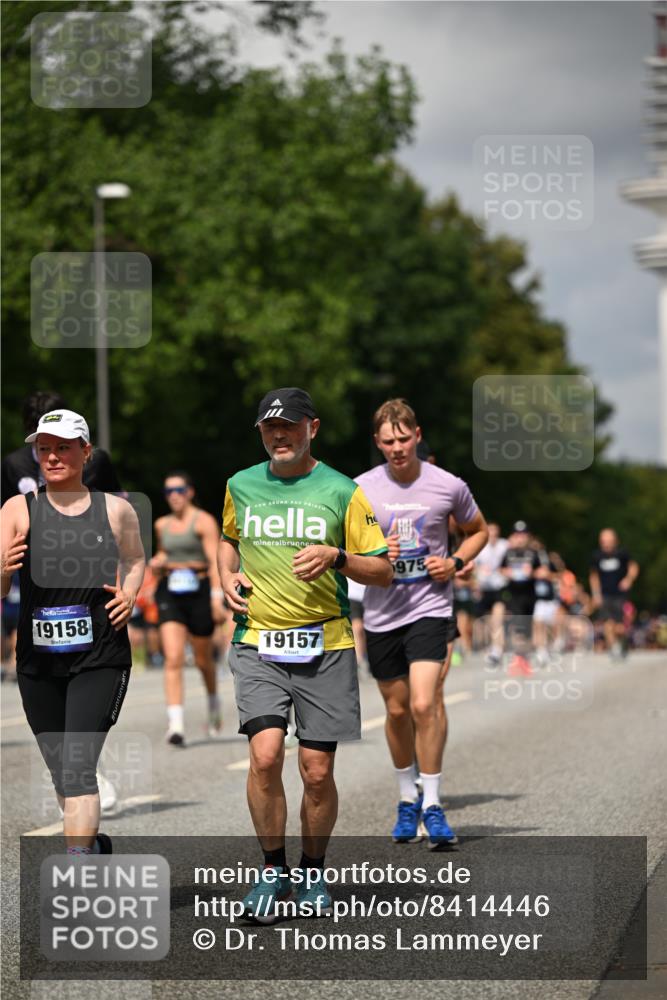 29.06.2025 - hella hamburg halbmarathon Dr. Thomas Lammeyer http://msf.ph/oto/8414446 29.06.2025 10:44:42 Kennedybrücke 1037, 1058, 1291, 1586, 1899, 2109, 2254, 2515, 2572, 2888, 3607, 3810, 4271, 5263, 5351, 5654, 5701, 5702, 5901, 5975, 6229, 6363, 6673, 6866, 6876, 6920, 7174, 8107, 8391, 8739, 8815, 8984, 9187, 9195, 9468, 9495, 9977, 10474, 10806, 10833, 11244 meine-sportfotos.de