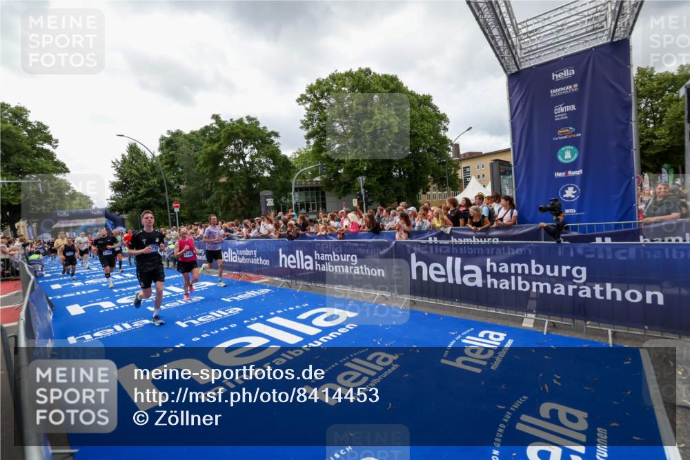 29.06.2025 - hella hamburg halbmarathon Zöllner http://msf.ph/oto/8414453 29.06.2025 10:48:25 Ziel 1537, 3747, 5129, 5362, 5528, 6081, 6923, 7367, 8216, 9262, 9770, 11467, 12549, 15735, 17745, 17982, 18790, 18923, 18963 meine-sportfotos.de