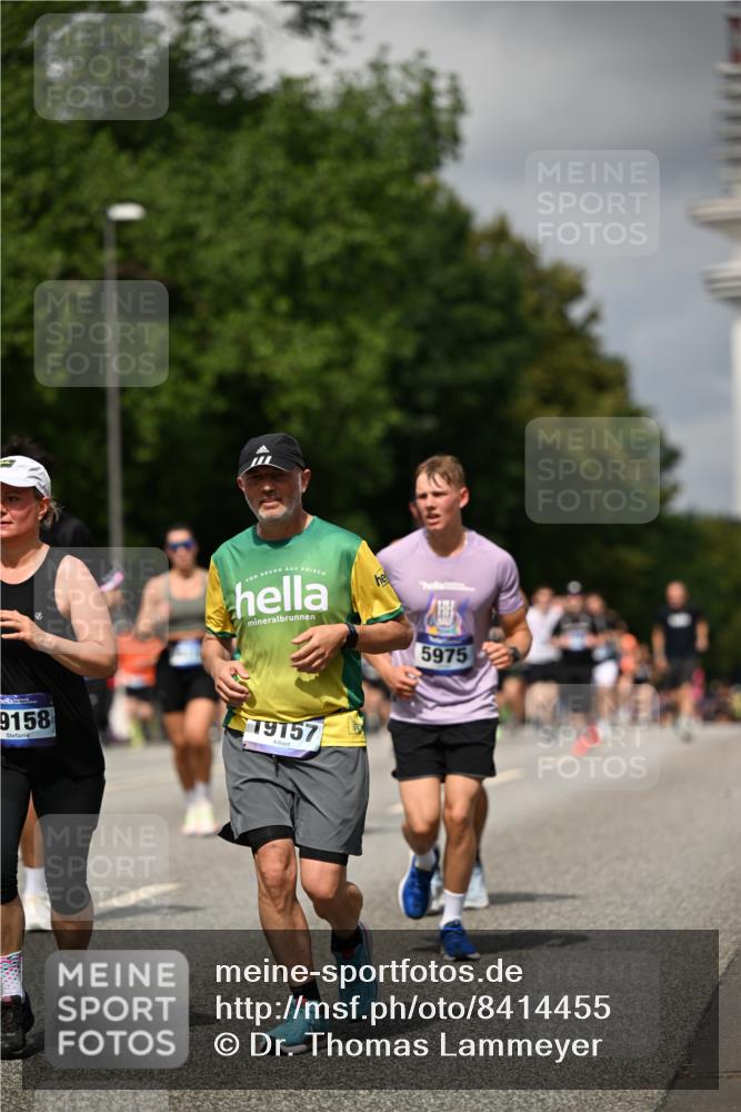 29.06.2025 - hella hamburg halbmarathon Dr. Thomas Lammeyer http://msf.ph/oto/8414455 29.06.2025 10:44:43 Kennedybrücke 1037, 1058, 1291, 1586, 1899, 2109, 2254, 2515, 2572, 2888, 3607, 3810, 4271, 5263, 5351, 5654, 5701, 5702, 5901, 5975, 6229, 6363, 6673, 6866, 6876, 6920, 7174, 8107, 8391, 8739, 8815, 8984, 9187, 9195, 9468, 9495, 9977, 10474, 10806, 10833, 11244 meine-sportfotos.de