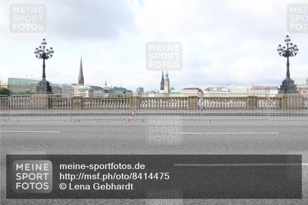 29.06.2025 - hella hamburg halbmarathon Lena Gebhardt http://msf.ph/oto/8414475 29.06.2025 08:55:56 Lombardsbrücke  meine-sportfotos.de