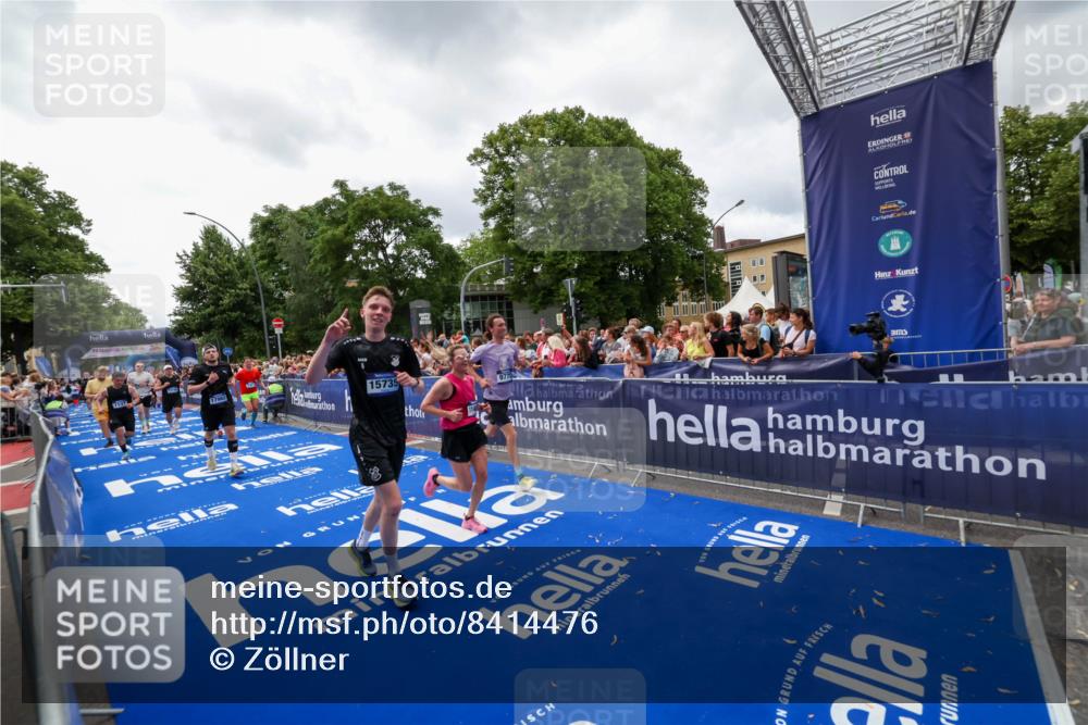 29.06.2025 - hella hamburg halbmarathon Zöllner http://msf.ph/oto/8414476 29.06.2025 10:48:26 Ziel 1537, 3747, 5129, 5362, 5528, 6081, 6923, 7367, 8216, 9262, 9770, 11467, 12549, 12840, 15735, 17745, 17855, 17982, 18790, 18923 meine-sportfotos.de
