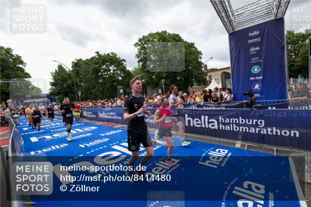 29.06.2025 - hella hamburg halbmarathon Zöllner http://msf.ph/oto/8414480 29.06.2025 10:48:26 Ziel 1537, 3747, 5129, 5362, 5528, 6081, 6923, 7367, 8216, 9262, 9770, 11467, 12549, 12840, 15735, 17745, 17855, 17982, 18790, 18923 meine-sportfotos.de
