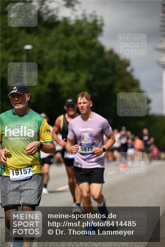 29.06.2025 - hella hamburg halbmarathon Dr. Thomas Lammeyer http://msf.ph/oto/8414485 29.06.2025 10:44:44 Kennedybrücke 1037, 1058, 1291, 1586, 1899, 2109, 2254, 2515, 2572, 2888, 3432, 3607, 3810, 4271, 4612, 5263, 5351, 5654, 5701, 5702, 5901, 5975, 6229, 6363, 6673, 6866, 6876, 6920, 7174, 8107, 8391, 8739, 8815, 8984, 9187, 9195, 9468, 9495, 9977, 10166, 10474, 10806, 10833, 11244 meine-sportfotos.de