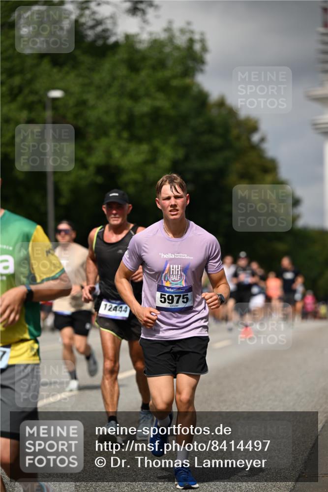29.06.2025 - hella hamburg halbmarathon Dr. Thomas Lammeyer http://msf.ph/oto/8414497 29.06.2025 10:44:44 Kennedybrücke 1037, 1058, 1291, 1586, 1899, 2109, 2254, 2515, 2572, 2888, 3432, 3607, 3810, 4271, 4612, 5263, 5351, 5654, 5701, 5702, 5901, 5975, 6229, 6363, 6673, 6866, 6876, 6920, 7174, 8107, 8391, 8739, 8815, 8984, 9187, 9195, 9468, 9495, 9977, 10166, 10474, 10806, 10833, 11244 meine-sportfotos.de