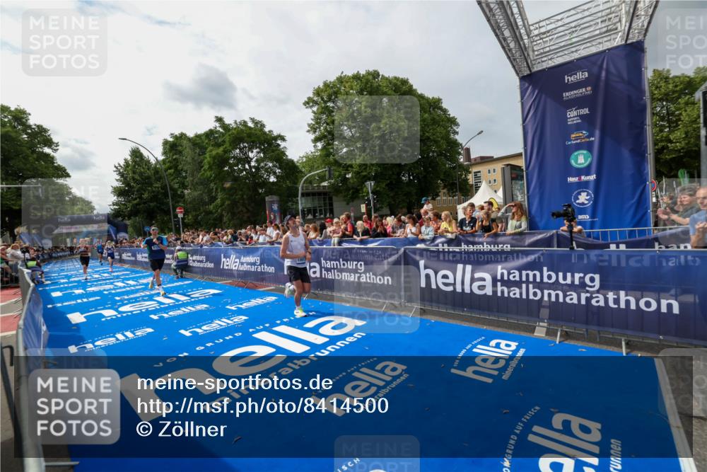 29.06.2025 - hella hamburg halbmarathon Zöllner http://msf.ph/oto/8414500 29.06.2025 10:25:17 Ziel 8376, 11994, 13913, 14113, 16484 meine-sportfotos.de