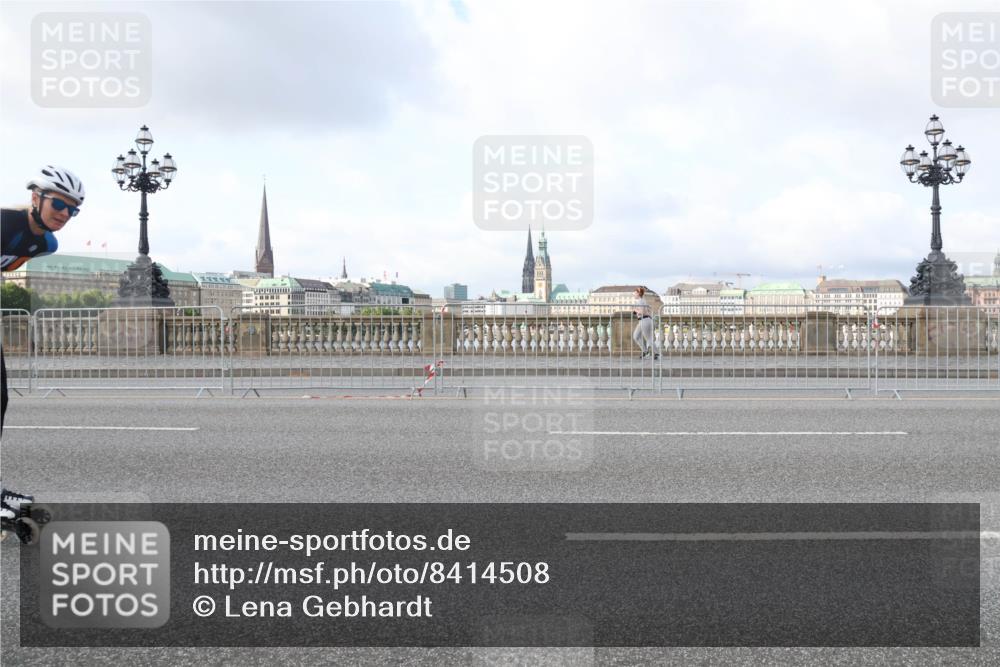 29.06.2025 - hella hamburg halbmarathon Lena Gebhardt http://msf.ph/oto/8414508 29.06.2025 08:55:56 Lombardsbrücke  meine-sportfotos.de
