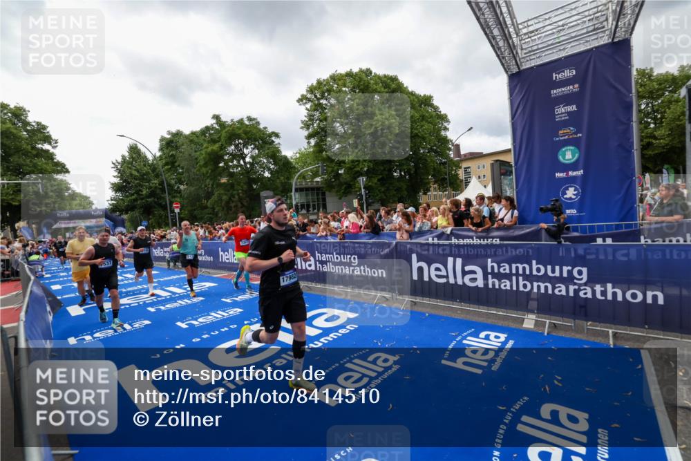 29.06.2025 - hella hamburg halbmarathon Zöllner http://msf.ph/oto/8414510 29.06.2025 10:48:27 Ziel 1537, 3747, 5129, 5362, 5528, 6081, 6923, 7367, 8216, 9262, 9770, 11451, 11467, 12549, 12840, 14990, 15735, 17745, 17855, 17982, 18790, 18923 meine-sportfotos.de
