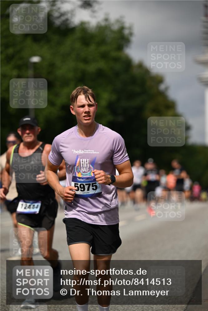 29.06.2025 - hella hamburg halbmarathon Dr. Thomas Lammeyer http://msf.ph/oto/8414513 29.06.2025 10:44:45 Kennedybrücke 1037, 1291, 1586, 1899, 2109, 2254, 2515, 2572, 3432, 3607, 3810, 4271, 4612, 5059, 5263, 5351, 5654, 5701, 5702, 5901, 5975, 6229, 6363, 6673, 6866, 6876, 6920, 7174, 8107, 8739, 8815, 8984, 9187, 9195, 9468, 9495, 9977, 10166, 10474, 10806, 10833, 11244 meine-sportfotos.de