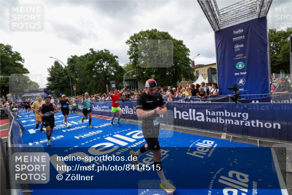 29.06.2025 - hella hamburg halbmarathon Zöllner http://msf.ph/oto/8414515 29.06.2025 10:48:28 Ziel 1537, 3747, 5129, 5362, 5528, 6081, 6923, 7367, 8216, 9262, 11451, 12549, 12840, 13962, 14990, 17745, 17855, 17982, 18790, 18923 meine-sportfotos.de