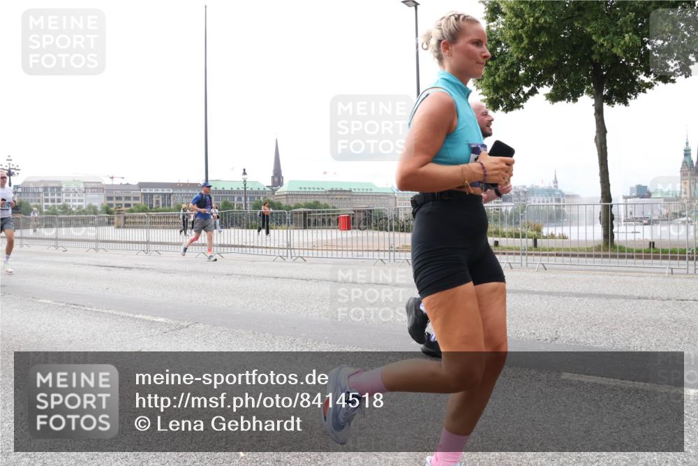 29.06.2025 - hella hamburg halbmarathon Lena Gebhardt http://msf.ph/oto/8414518 29.06.2025 10:26:03 Lombardsbrücke 1305, 1479, 1481, 3343, 3617, 3765, 4267, 4268, 4315, 4378, 4797, 5028, 5497, 6159, 6663, 8276, 8306, 8674, 8881, 10104, 10219, 11107, 11139, 11596, 11699, 11828, 11859, 12074, 12505, 12826, 12827, 12838, 12945, 12946, 13653, 14063, 14179, 14223, 14356, 14726, 14936, 16289, 16354, 16381, 16927, 17369, 17712, 19144 meine-sportfotos.de