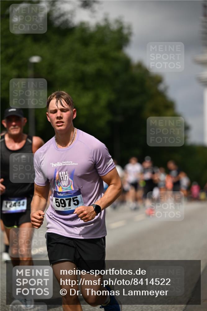 29.06.2025 - hella hamburg halbmarathon Dr. Thomas Lammeyer http://msf.ph/oto/8414522 29.06.2025 10:44:45 Kennedybrücke 1037, 1291, 1586, 1899, 2109, 2254, 2515, 2572, 3432, 3607, 3810, 4271, 4612, 5059, 5263, 5351, 5654, 5701, 5702, 5901, 5975, 6229, 6363, 6673, 6866, 6876, 6920, 7174, 8107, 8739, 8815, 8984, 9187, 9195, 9468, 9495, 9977, 10166, 10474, 10806, 10833, 11244 meine-sportfotos.de