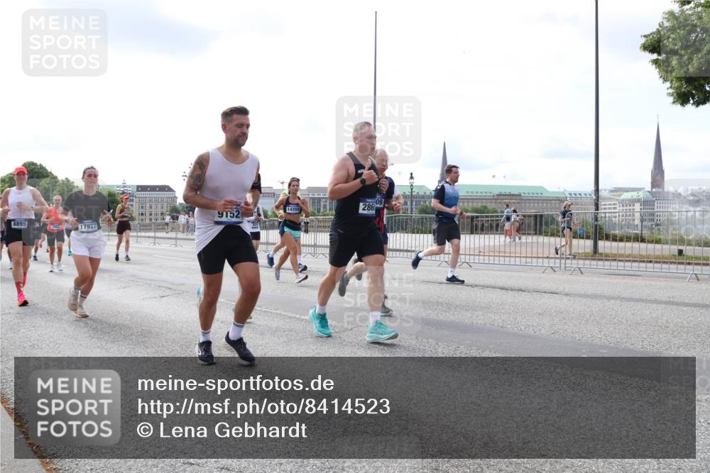 29.06.2025 - hella hamburg halbmarathon Lena Gebhardt http://msf.ph/oto/8414523 29.06.2025 10:17:27 Lombardsbrücke 09, 14209, 286, 9152, 8895, 3802, 17927, 1015, 1083, 1137, 1204, 1274, 1298, 1331, 1348, 1356, 1458, 1477, 1553, 1749, 1795, 2225, 2259, 2305, 2548, 2860, 2908, 3210, 3292, 3464, 3466, 3622, 3802, 3803, 4194, 4218, 4852, 5002, 5023, 5390, 5929, 5930, 5995, 6126, 6128, 6254, 6336, 6352, 6520, 6522, 6786, 7011, 7257, 7258, 7291, 7345, 7376, 7410, 7413, 7445, 7566, 7647, 7844, 7945, 8144, 8210, 8253, 8263, 8309, 8351, 8433, 8558, 8895, 8983, 9152, 9259, 9848 meine-sportfotos.de