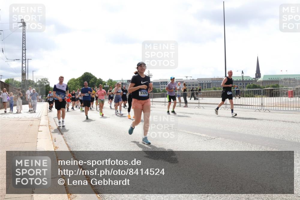 29.06.2025 - hella hamburg halbmarathon Lena Gebhardt http://msf.ph/oto/8414524 29.06.2025 10:42:09 Lombardsbrücke 1039, 3326, 6199, 9467, 1039, 1150, 1360, 1624, 1648, 1712, 1752, 1929, 1957, 2069, 2145, 2523, 2974, 3276, 3326, 3459, 3460, 3568, 3605, 4329, 4353, 4541, 4735, 4736, 4787, 4885, 4891, 4892, 5419, 5432, 5671, 5810, 6136, 6137, 6153, 6320, 6430, 6436, 6618, 6828, 6837, 6846, 6917, 7260, 7357, 7477, 7557, 7666, 7955, 7968, 8014, 8300, 8301, 8443, 8459, 8525, 8526, 8712, 8897, 8908, 9008, 9223, 9370, 9467, 9588, 10027, 10532, 10623 meine-sportfotos.de