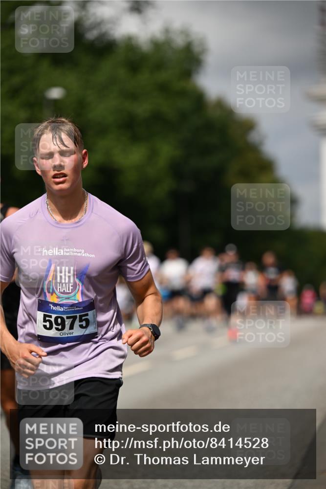 29.06.2025 - hella hamburg halbmarathon Dr. Thomas Lammeyer http://msf.ph/oto/8414528 29.06.2025 10:44:46 Kennedybrücke 1037, 1291, 1586, 1899, 2109, 2254, 2299, 2515, 2572, 3432, 3607, 3810, 4271, 4612, 5059, 5263, 5351, 5654, 5702, 5901, 5975, 6229, 6363, 6673, 6920, 7174, 8107, 8739, 8815, 8984, 9187, 9195, 9468, 9495, 9946, 9977, 10166, 10474, 10806, 10833, 11244 meine-sportfotos.de