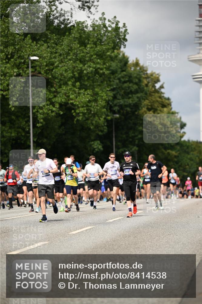 29.06.2025 - hella hamburg halbmarathon Dr. Thomas Lammeyer http://msf.ph/oto/8414538 29.06.2025 10:44:47 Kennedybrücke 1037, 1291, 1586, 1899, 2109, 2254, 2299, 2515, 2572, 3293, 3432, 3607, 3810, 4271, 4612, 5059, 5263, 5351, 5654, 5702, 5901, 5975, 6229, 6363, 6673, 6920, 7174, 8107, 8739, 8815, 8984, 9187, 9195, 9468, 9495, 9946, 9977, 10166, 10474, 10806, 10833, 11244 meine-sportfotos.de