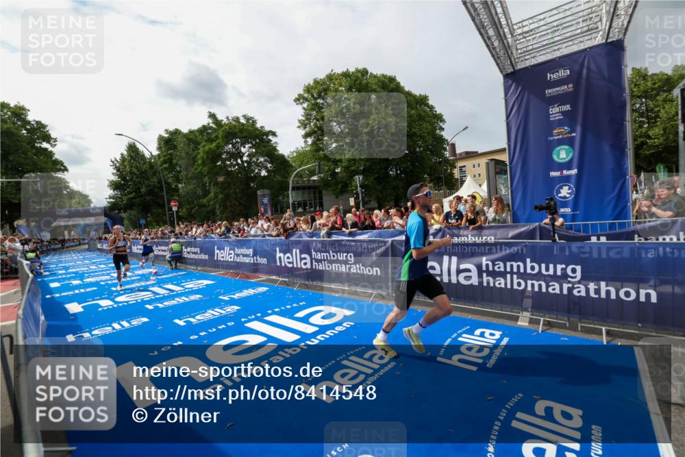 29.06.2025 - hella hamburg halbmarathon Zöllner http://msf.ph/oto/8414548 29.06.2025 10:25:18 Ziel 8376, 11994, 13913, 14113, 16484 meine-sportfotos.de