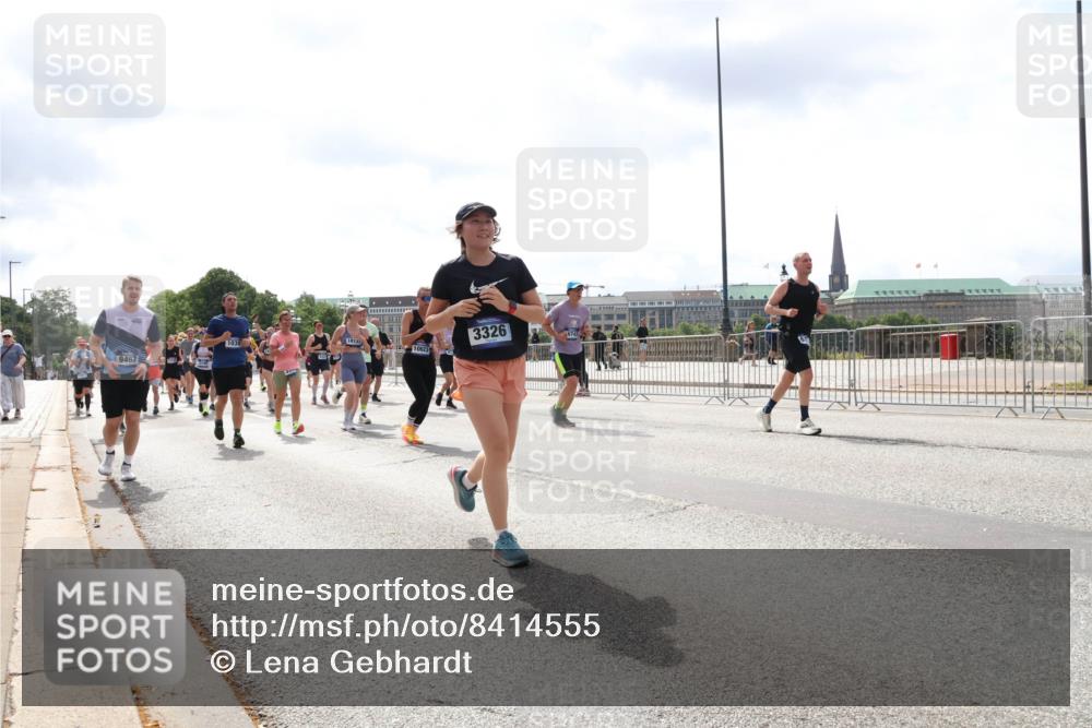 29.06.2025 - hella hamburg halbmarathon Lena Gebhardt http://msf.ph/oto/8414555 29.06.2025 10:42:09 Lombardsbrücke 9467, 1039, 10623, 3326, 1039, 1150, 1360, 1624, 1648, 1712, 1752, 1929, 1957, 2069, 2145, 2523, 2974, 3276, 3326, 3459, 3460, 3568, 3605, 4329, 4353, 4541, 4735, 4736, 4787, 4885, 4891, 4892, 5419, 5432, 5671, 5810, 6136, 6137, 6153, 6320, 6430, 6436, 6618, 6828, 6837, 6846, 6917, 7260, 7357, 7477, 7557, 7666, 7955, 7968, 8014, 8300, 8301, 8443, 8459, 8525, 8526, 8712, 8897, 8908, 9008, 9223, 9370, 9467, 9588, 10027, 10532, 10623 meine-sportfotos.de