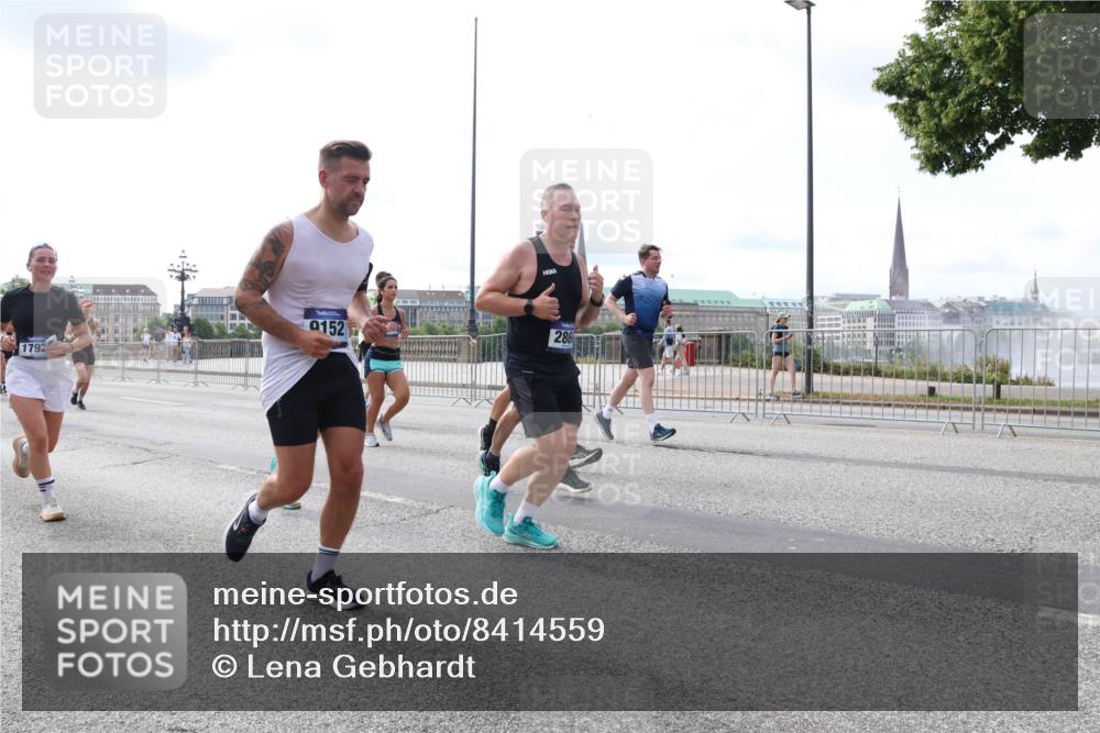 29.06.2025 - hella hamburg halbmarathon Lena Gebhardt http://msf.ph/oto/8414559 29.06.2025 10:17:27 Lombardsbrücke 1792, 0152, 286, 1015, 1083, 1137, 1204, 1274, 1298, 1331, 1348, 1356, 1458, 1477, 1553, 1749, 1795, 2225, 2259, 2305, 2548, 2860, 2908, 3210, 3292, 3464, 3466, 3622, 3802, 3803, 4194, 4218, 4852, 5002, 5023, 5390, 5929, 5930, 5995, 6126, 6128, 6254, 6336, 6352, 6520, 6522, 6786, 7011, 7257, 7258, 7291, 7345, 7376, 7410, 7413, 7445, 7566, 7647, 7844, 7945, 8144, 8210, 8253, 8263, 8309, 8351, 8433, 8558, 8895, 8983, 9152, 9259, 9848 meine-sportfotos.de