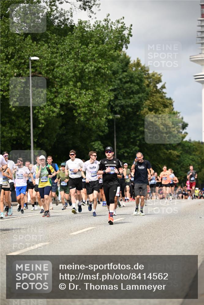 29.06.2025 - hella hamburg halbmarathon Dr. Thomas Lammeyer http://msf.ph/oto/8414562 29.06.2025 10:44:49 Kennedybrücke 1037, 1291, 1586, 1899, 2042, 2109, 2254, 2299, 2515, 2572, 3293, 3432, 3607, 3810, 4271, 4612, 5059, 5351, 5654, 5702, 5901, 5975, 6229, 6363, 6673, 6920, 7108, 7174, 8378, 8739, 8815, 8984, 9187, 9195, 9468, 9495, 9946, 9977, 10166, 10474, 10833, 11244 meine-sportfotos.de