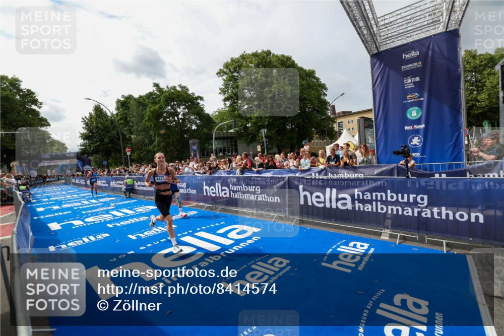 29.06.2025 - hella hamburg halbmarathon Zöllner http://msf.ph/oto/8414574 29.06.2025 10:25:20 Ziel 11994, 14113, 16484 meine-sportfotos.de