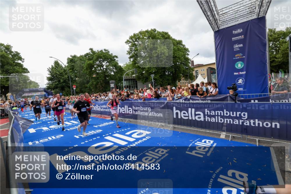 29.06.2025 - hella hamburg halbmarathon Zöllner http://msf.ph/oto/8414583 29.06.2025 10:48:31 Ziel 3747, 5362, 5528, 6081, 6923, 8216, 9262, 10000, 10860, 11451, 12149, 12549, 12690, 12840, 13962, 14033, 14990, 15808, 15917, 17395, 17855, 18251, 18790, 18923 meine-sportfotos.de