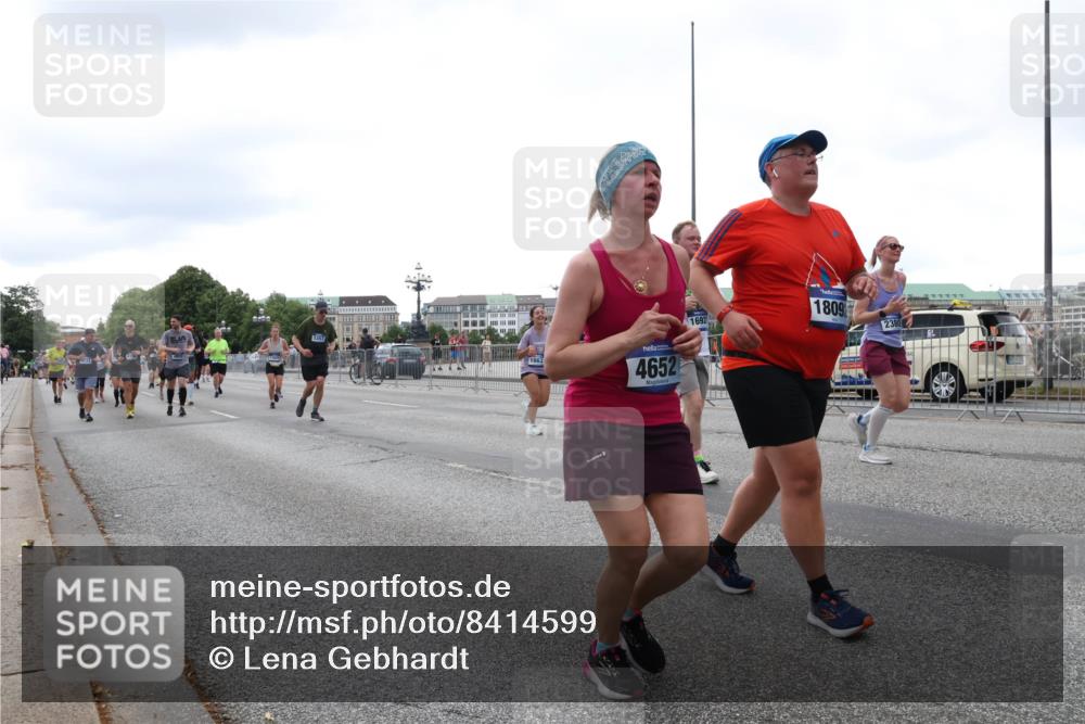 29.06.2025 - hella hamburg halbmarathon Lena Gebhardt http://msf.ph/oto/8414599 29.06.2025 10:51:25 Lombardsbrücke 5357, 4652, 1692, 1809, 1203, 1404, 1478, 1617, 1997, 2202, 2308, 2380, 2484, 2485, 2593, 2736, 2778, 2859, 3240, 3934, 3991, 4156, 4652, 4713, 4748, 4808, 4878, 4920, 5286, 5289, 5291, 5357, 5394, 5530, 5716, 5717, 6007, 6091, 6885, 6945, 6954, 6961, 7012, 7769, 7770, 7771, 7825, 7841, 7871, 7992, 8040, 8125, 8399, 8410, 8672, 9166, 9167, 9340, 9462, 9582, 9583, 9763, 10496, 11034, 11052, 11252, 11268, 11575, 11875 meine-sportfotos.de