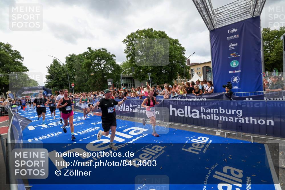 29.06.2025 - hella hamburg halbmarathon Zöllner http://msf.ph/oto/8414603 29.06.2025 10:48:32 Ziel 3747, 5362, 6081, 9262, 10000, 10860, 11451, 12149, 12549, 12690, 12840, 13962, 14033, 14990, 15808, 15917, 17395, 17855, 18251, 18790, 18923 meine-sportfotos.de