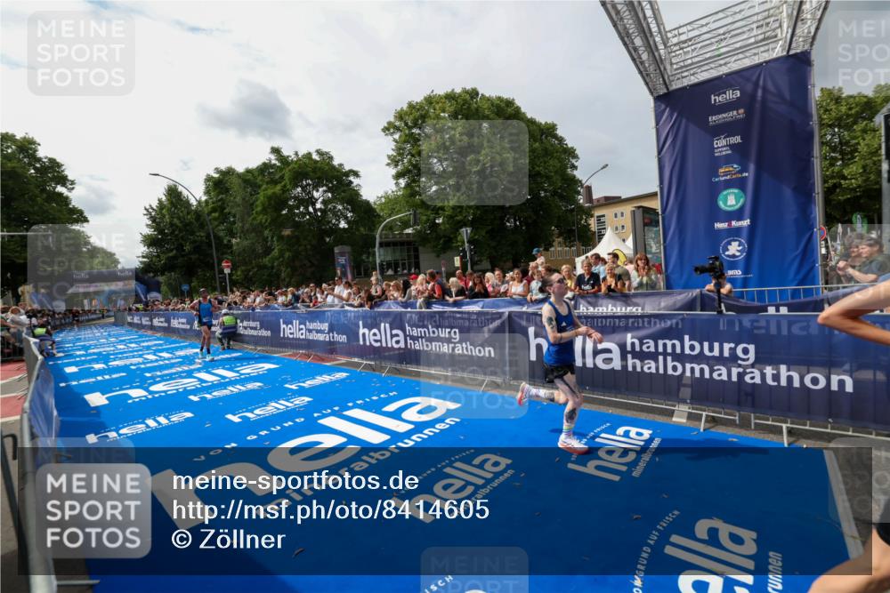 29.06.2025 - hella hamburg halbmarathon Zöllner http://msf.ph/oto/8414605 29.06.2025 10:25:21 Ziel 11994, 12067, 14113, 16484 meine-sportfotos.de