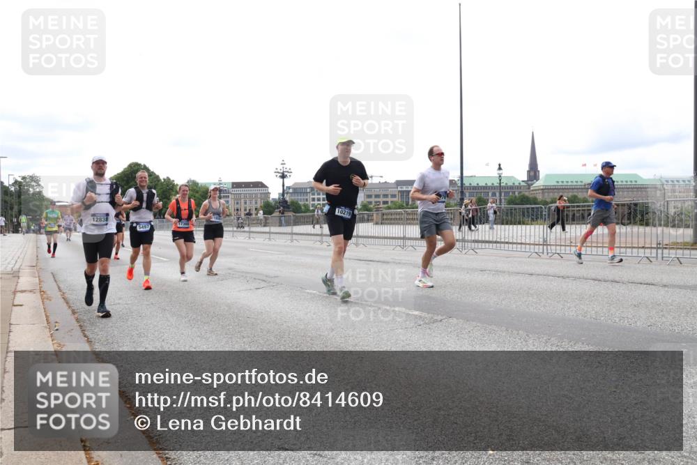 29.06.2025 - hella hamburg halbmarathon Lena Gebhardt http://msf.ph/oto/8414609 29.06.2025 10:26:04 Lombardsbrücke 12838, 5497, 17369, 10219, 1305, 1479, 1481, 3343, 3617, 3765, 4267, 4268, 4315, 4378, 4797, 5028, 5497, 6159, 6663, 8276, 8306, 8674, 8881, 8942, 10104, 10219, 11107, 11139, 11596, 11699, 11828, 11859, 12074, 12505, 12826, 12827, 12838, 12945, 12946, 13653, 14063, 14179, 14223, 14356, 14726, 14936, 16289, 16354, 16381, 16927, 17369, 17712, 19144 meine-sportfotos.de