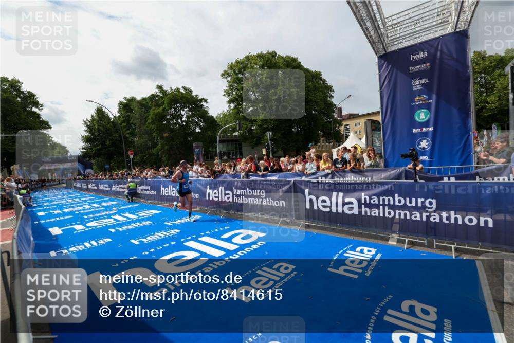 29.06.2025 - hella hamburg halbmarathon Zöllner http://msf.ph/oto/8414615 29.06.2025 10:25:22 Ziel 12067, 16484 meine-sportfotos.de