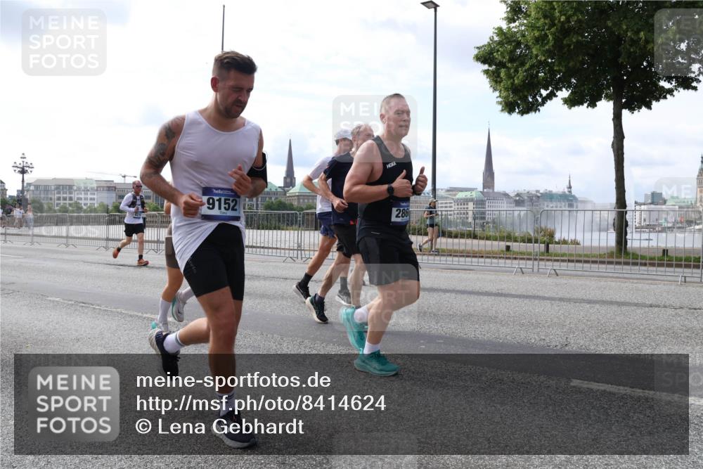 29.06.2025 - hella hamburg halbmarathon Lena Gebhardt http://msf.ph/oto/8414624 29.06.2025 10:17:27 Lombardsbrücke 9152, 286, 1015, 1083, 1137, 1204, 1274, 1298, 1331, 1348, 1356, 1458, 1477, 1553, 1749, 1795, 2225, 2259, 2305, 2548, 2860, 2908, 3210, 3292, 3464, 3466, 3622, 3802, 3803, 4194, 4218, 4852, 5002, 5023, 5390, 5929, 5930, 5995, 6126, 6128, 6254, 6336, 6352, 6520, 6522, 6786, 7011, 7257, 7258, 7291, 7345, 7376, 7410, 7413, 7445, 7566, 7647, 7844, 7945, 8144, 8210, 8253, 8263, 8309, 8351, 8433, 8558, 8895, 8983, 9152, 9259, 9848 meine-sportfotos.de