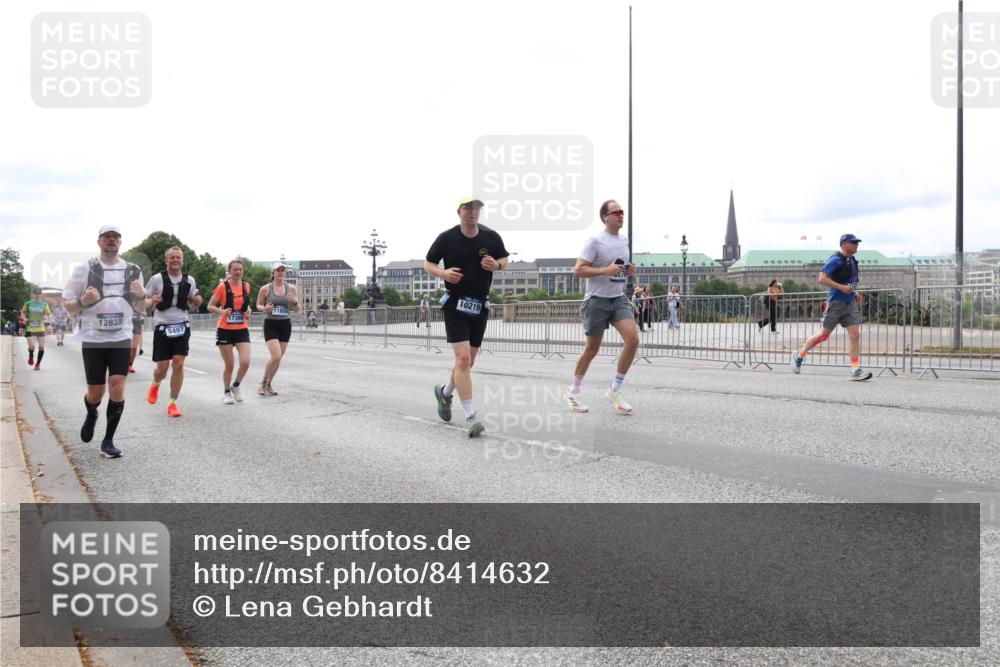 29.06.2025 - hella hamburg halbmarathon Lena Gebhardt http://msf.ph/oto/8414632 29.06.2025 10:26:05 Lombardsbrücke 12838, 5497, 10219, 1305, 1479, 1481, 3343, 3617, 3765, 4267, 4268, 4315, 4378, 4797, 5028, 5497, 6159, 6663, 8276, 8306, 8674, 8881, 8942, 10104, 10219, 11107, 11139, 11596, 11699, 11828, 11859, 12074, 12505, 12826, 12827, 12838, 12945, 12946, 13653, 14063, 14179, 14223, 14356, 14726, 14936, 16289, 16354, 16381, 16927, 17369, 17712, 19144 meine-sportfotos.de