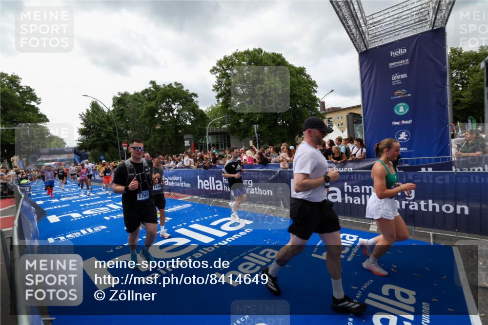 29.06.2025 - hella hamburg halbmarathon Zöllner http://msf.ph/oto/8414649 29.06.2025 10:48:34 Ziel 1163, 1176, 2213, 9262, 10000, 10860, 11451, 11579, 12149, 12690, 12840, 13962, 14033, 14990, 15573, 15808, 15917, 17395, 17855, 18251, 18790, 18815, 18923 meine-sportfotos.de