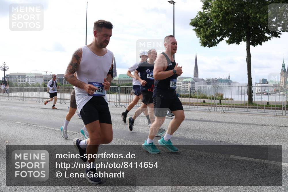 29.06.2025 - hella hamburg halbmarathon Lena Gebhardt http://msf.ph/oto/8414654 29.06.2025 10:17:27 Lombardsbrücke 52, 830, 286, 1015, 1083, 1137, 1204, 1274, 1298, 1331, 1348, 1356, 1458, 1477, 1553, 1749, 1795, 2225, 2259, 2305, 2548, 2860, 2908, 3210, 3292, 3464, 3466, 3622, 3802, 3803, 4194, 4218, 4852, 5002, 5023, 5390, 5929, 5930, 5995, 6126, 6128, 6254, 6336, 6352, 6520, 6522, 6786, 7011, 7257, 7258, 7291, 7345, 7376, 7410, 7413, 7445, 7566, 7647, 7844, 7945, 8144, 8210, 8253, 8263, 8309, 8351, 8433, 8558, 8895, 8983, 9152, 9259, 9848 meine-sportfotos.de