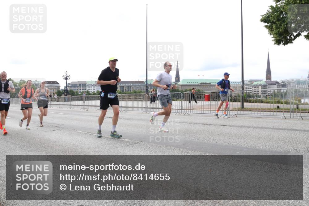 29.06.2025 - hella hamburg halbmarathon Lena Gebhardt http://msf.ph/oto/8414655 29.06.2025 10:26:05 Lombardsbrücke 5497, 10219, 7369, 1305, 1479, 1481, 3343, 3617, 3765, 4267, 4268, 4315, 4378, 4797, 5028, 5497, 6159, 6663, 8276, 8306, 8674, 8881, 8942, 10104, 10219, 11107, 11139, 11596, 11699, 11828, 11859, 12074, 12505, 12826, 12827, 12838, 12945, 12946, 13653, 14063, 14179, 14223, 14356, 14726, 14936, 16289, 16354, 16381, 16927, 17369, 17712, 19144 meine-sportfotos.de