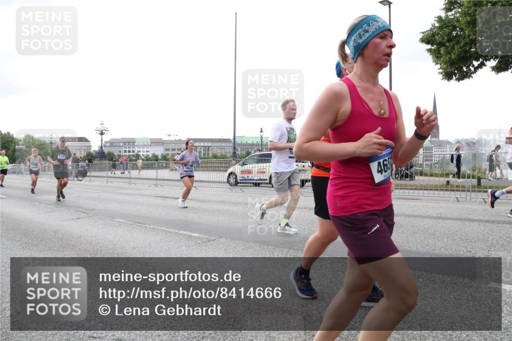 29.06.2025 - hella hamburg halbmarathon Lena Gebhardt http://msf.ph/oto/8414666 29.06.2025 10:51:26 Lombardsbrücke 5357, 11, 465, 1203, 1404, 1478, 1617, 1997, 2202, 2308, 2380, 2484, 2485, 2593, 2736, 2778, 3240, 3934, 3991, 4156, 4652, 4713, 4748, 4808, 4878, 4920, 5286, 5289, 5291, 5357, 5394, 5530, 5716, 5717, 6007, 6091, 6885, 6945, 6954, 6961, 7012, 7769, 7770, 7771, 7825, 7841, 7871, 7992, 8040, 8125, 8399, 8410, 8672, 9166, 9167, 9340, 9462, 9582, 9583, 9763, 10496, 10521, 11034, 11052, 11252, 11268, 11575, 11875 meine-sportfotos.de