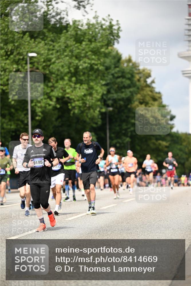29.06.2025 - hella hamburg halbmarathon Dr. Thomas Lammeyer http://msf.ph/oto/8414669 29.06.2025 10:44:52 Kennedybrücke 1018, 1037, 1291, 1586, 1899, 2042, 2109, 2254, 2299, 2515, 2572, 3293, 3306, 3432, 3607, 3810, 4271, 4612, 5059, 5351, 5702, 5753, 5975, 6076, 6163, 6229, 6363, 6673, 6920, 7108, 8378, 8739, 8815, 8984, 9187, 9195, 9468, 9946, 9977, 10166, 10474, 10833, 10940, 11244 meine-sportfotos.de